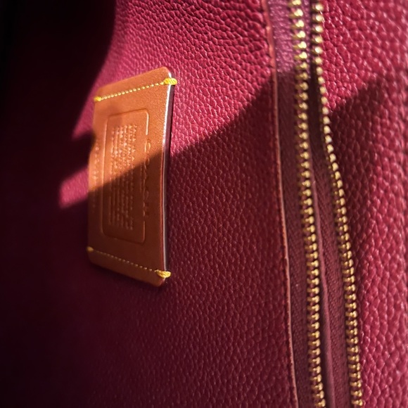 Authentic Signature Coach Satchel - Picture 6 of 9